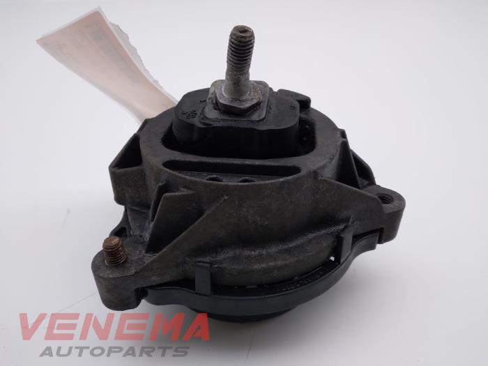 Engine mount from a BMW 1 serie (F20) 116d 2.0 16V 2014