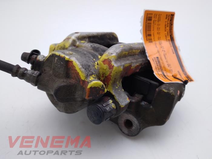 Front brake calliper, right from a BMW 1 serie (F20) 116d 2.0 16V 2014