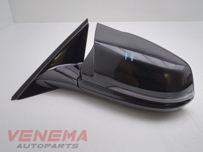 Wing mirror, left from a BMW 1 serie (F40) 118i 1.5 TwinPower 12V 2021