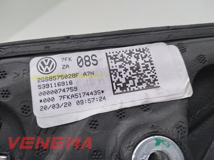 Retrovisor externo derecha de un Volkswagen Polo VI (AW1) 1.0 MPI 12V 2021