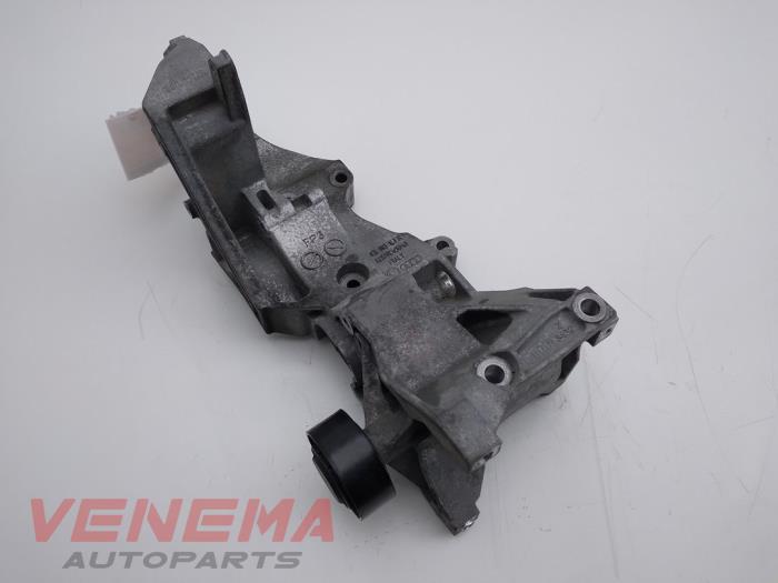 Gebrauchte Dynamostütze oben Audi A4 Avant (B8) 2.0 TDI 16V Preis € 49,99 Margenregelung angeboten von Venema Autoparts