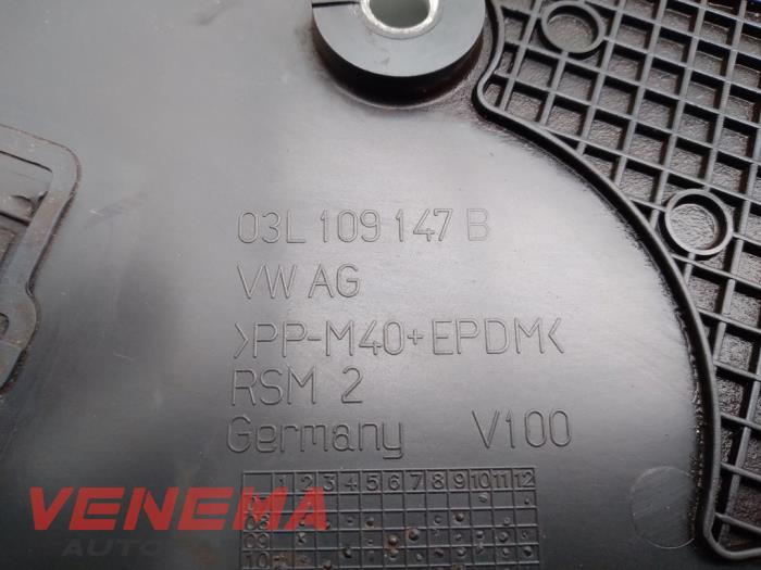 Kettenkasten Deckel van een Audi A4 Avant (B8) 2.0 TDI 16V 2014