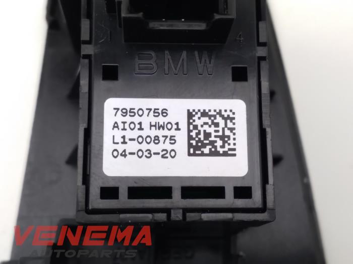 Przelacznik elektrycznej szyby z BMW 1 serie (F40) 118i 1.5 TwinPower 12V 2021