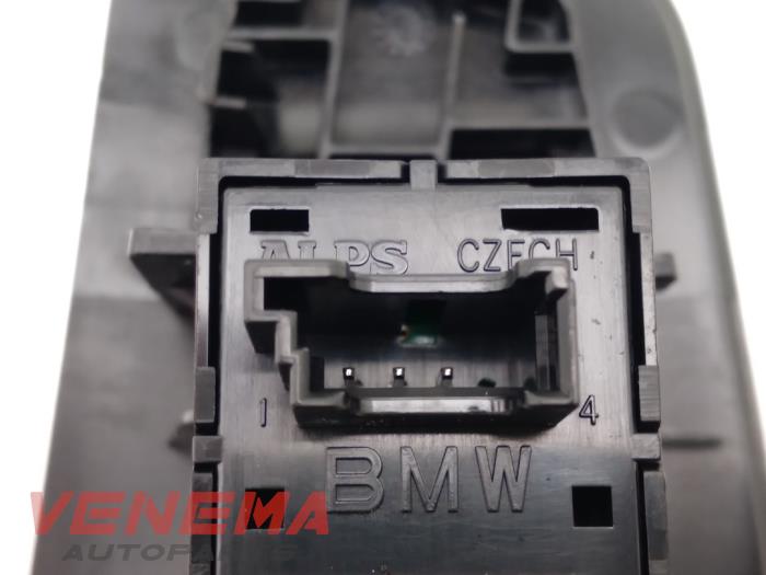 Interruptor de ventanilla eléctrica de un BMW 1 serie (F40) 118i 1.5 TwinPower 12V 2021