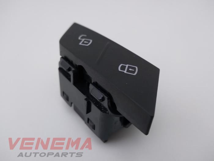 Central locking switch from a BMW 1 serie (F40) 118i 1.5 TwinPower 12V 2021
