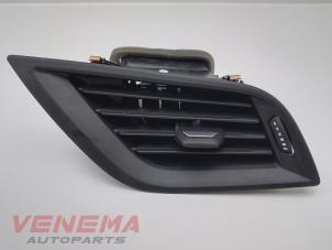 Usados Rejilla de aire de salpicadero BMW 1 serie (F40) 118i 1.5 TwinPower 12V Precio € 19,99 Norma de margen ofrecido por Venema Autoparts