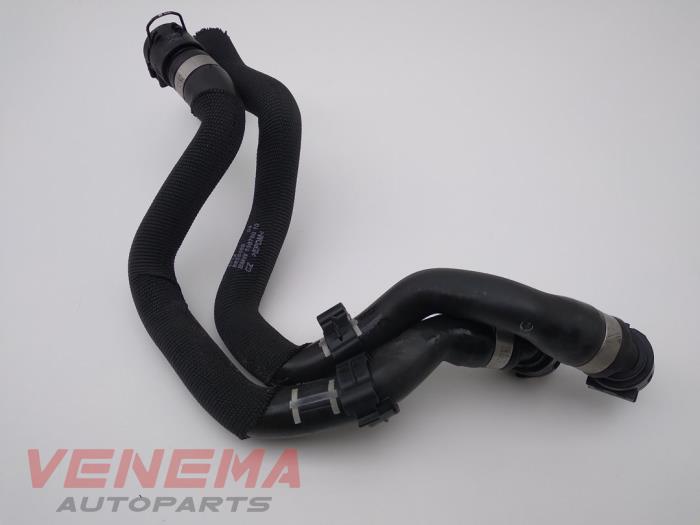 Hose (miscellaneous) from a BMW 1 serie (F40) 118i 1.5 TwinPower 12V 2021