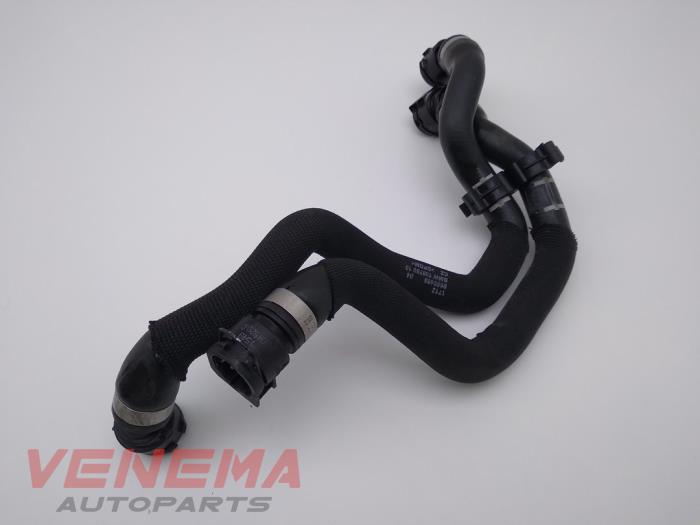 Hose (miscellaneous) from a BMW 1 serie (F40) 118i 1.5 TwinPower 12V 2021