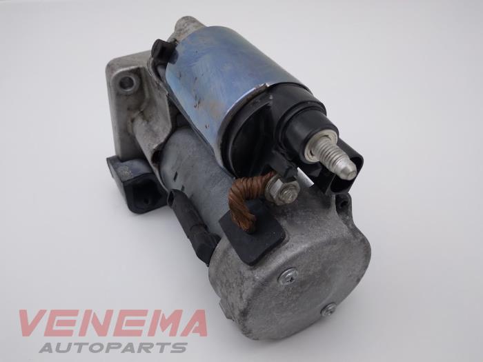 Starter from a BMW 1 serie (F40) 118i 1.5 TwinPower 12V 2021