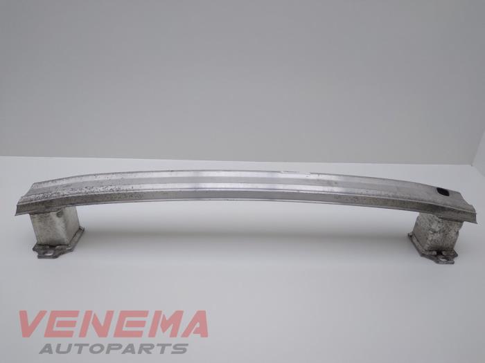 Rear bumper frame from a BMW 1 serie (F40) 118i 1.5 TwinPower 12V 2021