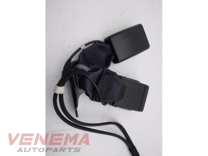 Rear seatbelt buckle, centre from a Peugeot 208 II (UB/UH/UP) 1.2 Vti 12V PureTech 130 2021