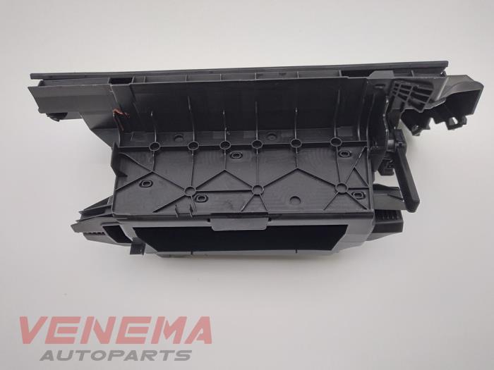 Glovebox from a BMW 1 serie (F40) 118i 1.5 TwinPower 12V 2021