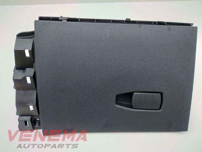 Gebrauchte Handschuhfach BMW 1 serie (F40) 118i 1.5 TwinPower 12V Preis € 89,99 Margenregelung angeboten von Venema Autoparts