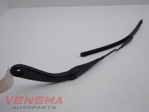 Used Front wiper arm BMW 1 serie (F20) 116d 2.0 16V Price € 19,99 Margin scheme offered by Venema Autoparts