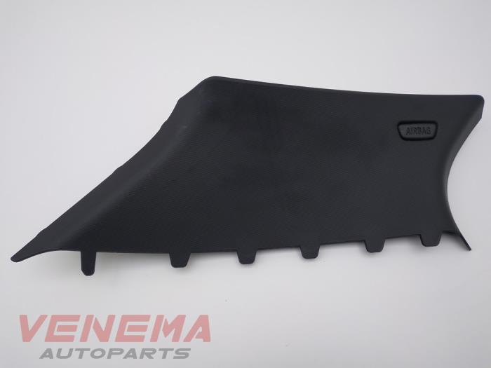 C-style sealing cover left from a BMW 1 serie (F40) 118i 1.5 TwinPower 12V 2021