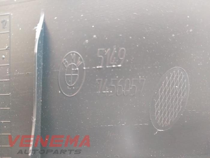 Tapizado de cubierta de maletero de un BMW 1 serie (F40) 118i 1.5 TwinPower 12V 2021
