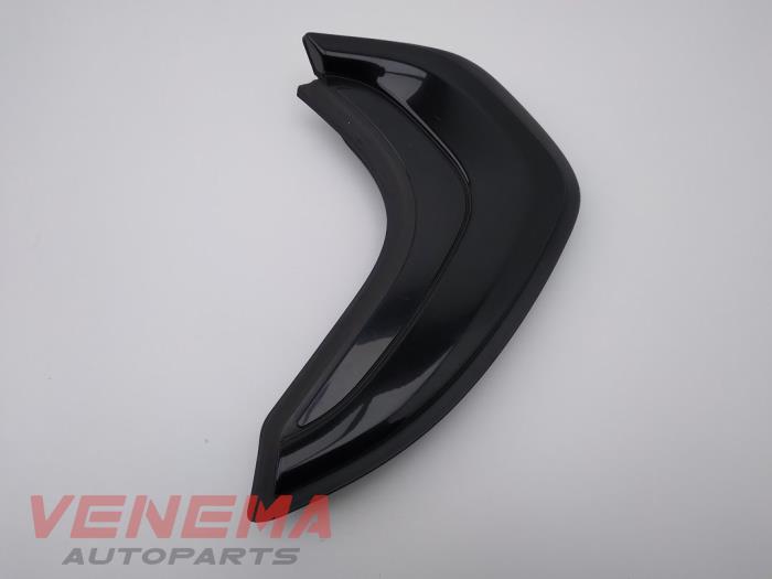C-style sealing cover right from a BMW 1 serie (F40) 118i 1.5 TwinPower 12V 2021