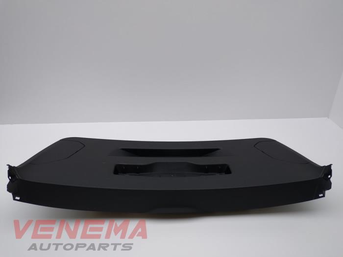 Tailgate trim from a BMW 1 serie (F40) 118i 1.5 TwinPower 12V 2021