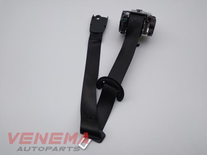 Front seatbelt, right from a BMW 1 serie (F40) 118i 1.5 TwinPower 12V 2021