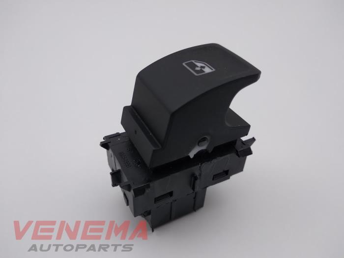 Electric window switch from a Seat Leon ST (5FF) 1.6 TDI 16V 4Drive 2016