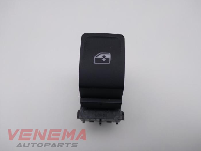 Electric window switch from a Seat Leon ST (5FF) 1.6 TDI 16V 4Drive 2016