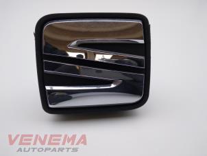 Usagé Poignée hayon Seat Leon ST (5FF) 1.6 TDI 16V 4Drive Prix € 29,99 Règlement à la marge proposé par Venema Autoparts