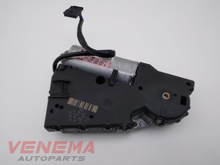 Używane Silnik szyberdachu Volkswagen Polo IV (9N1/2/3) 1.4 FSI 16V Cena € 49,99 Procedura marży oferowane przez Venema Autoparts