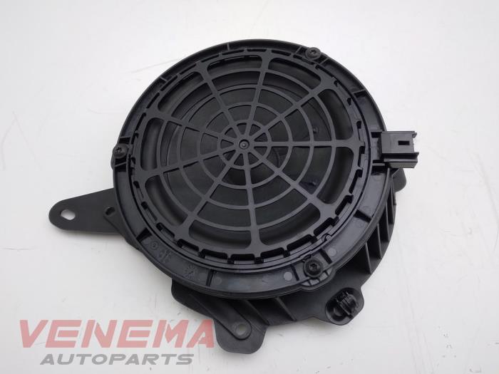 Używane Glosnik Opel Corsa F (UB/UH/UP) 1.2 12V 130 Cena € 14,99 Procedura marży oferowane przez Venema Autoparts