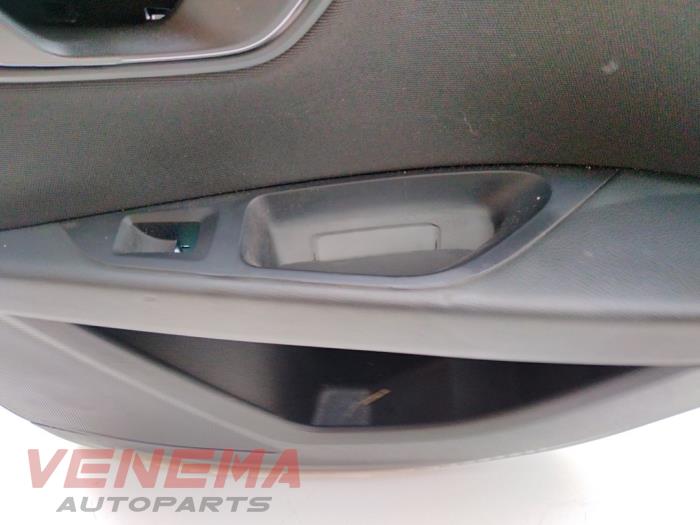 Tapicerka drzwi prawych tylnych wersja 4-drzwiowa z Seat Leon ST (5FF) 1.6 TDI 16V 4Drive 2016