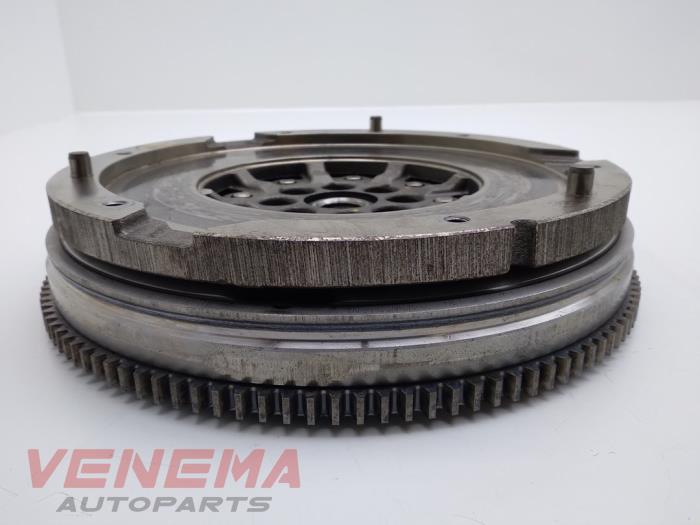 Dual mass flywheel from a BMW 1 serie (F20) 118i 1.5 TwinPower 12V 2017