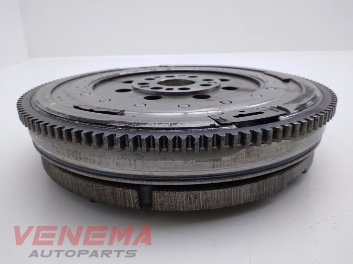 Dual mass flywheel from a BMW 1 serie (F20) 118i 1.5 TwinPower 12V 2017