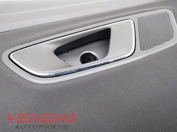 Revêtement portière 4portes arrière gauche d'un Seat Leon ST (5FF) 1.6 TDI 16V 4Drive 2016