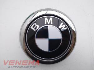 Używane Uchwyt tylnej klapy BMW 1 serie (F20) 116d 1.6 16V Efficient Dynamics Cena € 29,99 Procedura marży oferowane przez Venema Autoparts
