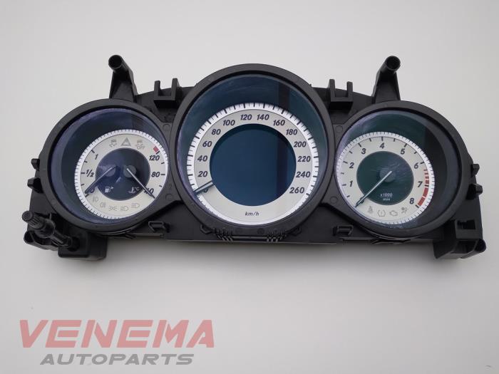 Panel de instrumentación de un Mercedes-Benz C (W204) 1.8 C-200 CGI 16V 2013