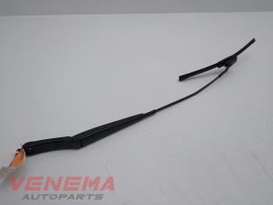 Used Front wiper arm Seat Leon ST (5FF) 1.6 TDI 16V 4Drive Price € 14,99 Margin scheme offered by Venema Autoparts