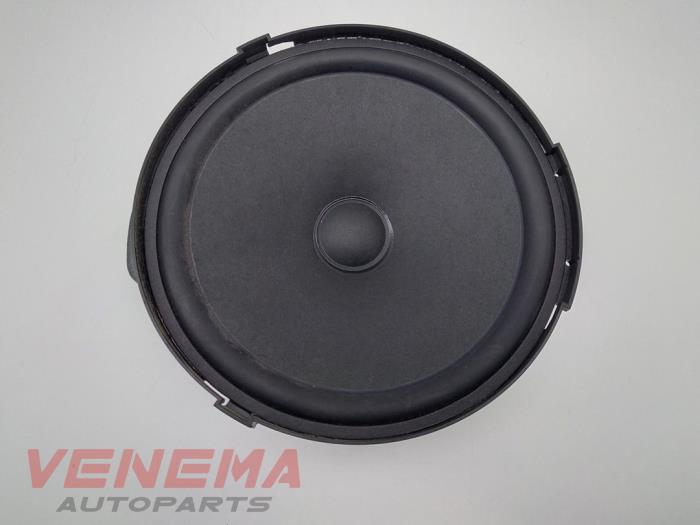 Używane Glosnik Mercedes C (W204) 1.8 C-200 CGI 16V Cena € 14,99 Procedura marży oferowane przez Venema Autoparts