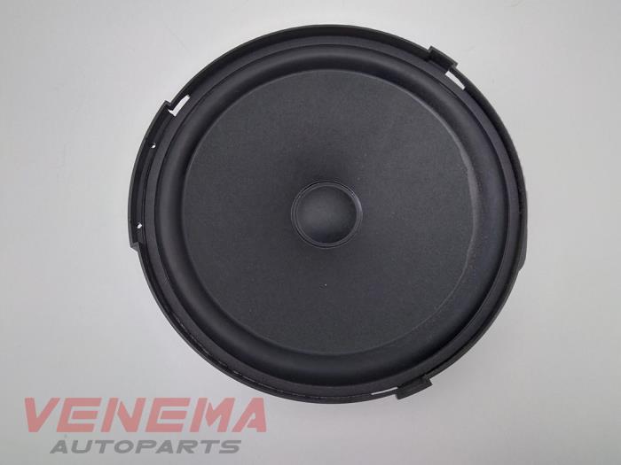 Używane Glosnik Mercedes C (W204) 1.8 C-200 CGI 16V Cena € 14,99 Procedura marży oferowane przez Venema Autoparts
