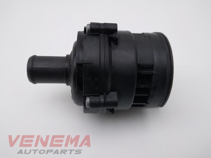 Begagnade Extra vattenpump Mercedes C (W204) 1.8 C-200 CGI 16V Pris € 9,99 Marginaltabell erbjuds av Venema Autoparts