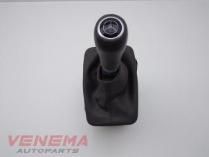 Używane Dzwignia wyboru automatycznej skrzyni biegów Mercedes C (W204) 1.8 C-200 CGI 16V Cena € 49,99 Procedura marży oferowane przez Venema Autoparts