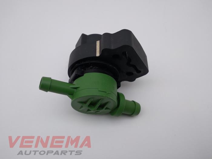 Begagnade Bränsletrycksregulator Mercedes C (W204) 1.8 C-200 CGI 16V Pris € 34,99 Marginaltabell erbjuds av Venema Autoparts
