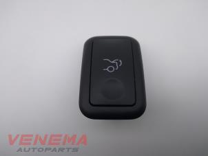Used Tailgate switch Mercedes C (W204) 1.8 C-200 CGI 16V Price € 9,99 Margin scheme offered by Venema Autoparts