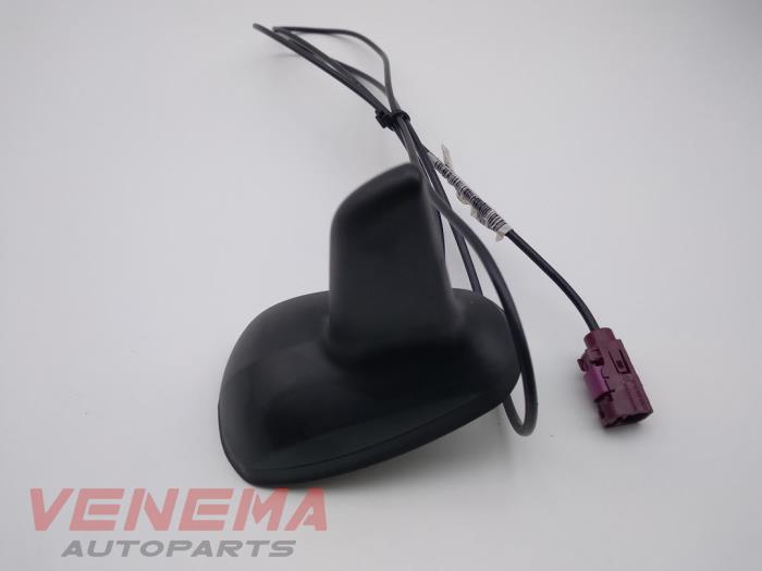 Begagnade Antenn Mercedes C (W204) 1.8 C-200 CGI 16V Pris € 34,99 Marginaltabell erbjuds av Venema Autoparts