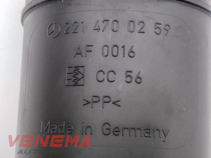 Filtre carbone d'un Mercedes-Benz C (W204) 1.8 C-200 CGI 16V 2013