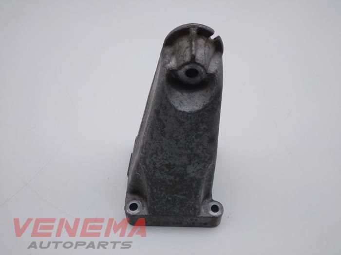 Used Engine mount Mercedes C (W204) 1.8 C-200 CGI 16V Price € 24,99 Margin scheme offered by Venema Autoparts
