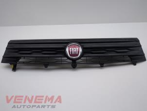 Usagé Calandre Fiat Talento 1.6 MultiJet Biturbo 120 Prix € 174,99 Règlement à la marge proposé par Venema Autoparts
