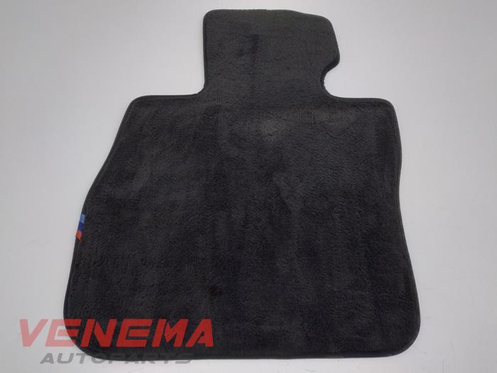 Set of mats from a BMW 1 serie (F40) 118i 1.5 TwinPower 12V 2021