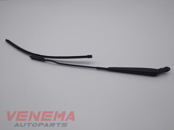 Front wiper arm from a Renault Kangoo Express (FW) 1.5 dCi 75 2017