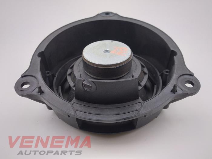 Speaker from a Renault Kangoo Express (FW) 1.5 dCi 75 2017