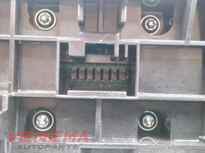 Start/Stopp Schalter van een MINI Mini (F55) 1.5 12V One 2019