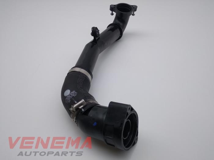Turbo hose from a Volkswagen Caddy Combi IV 2.0 TDI 150 2020